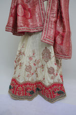 Load image into Gallery viewer, Traditional unstitched lehenga chunni for weddings