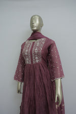 Load image into Gallery viewer, Onion colour kurta pant with hand work
