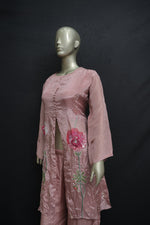 Load image into Gallery viewer, Light onion kurta pants with resham work
